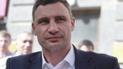 "Своя людина": як Кличко їздить в громадському транспорті та висить "як сосиска"