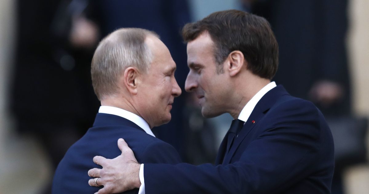 Макрон сказал, когда поговорит с Путиным