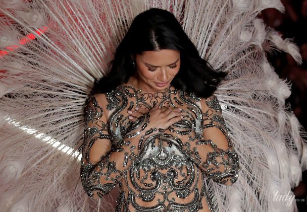 Адриана Лима на своем последнем шоу Victoria's Secret / © Getty Images