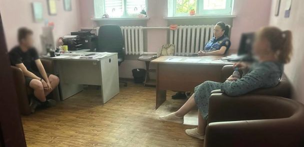 В Киеве подросток в подъезде ударил пенсионера, его родителей наказали / © Полиция Киева / Facebook