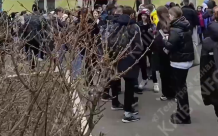 Евакуюють учнів: в Києві знову замінували школи