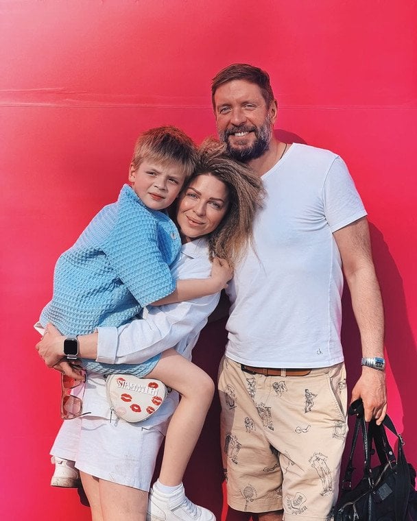 Яна Глущенко з чоловіком та сином / © instagram.com/yamo4ka