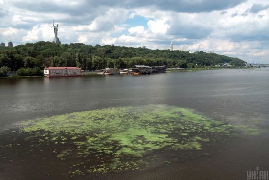 Украина закрыла судам России доступ к своим внутренним водам