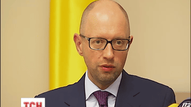 З цього місяця уряд планує підвищити зарплату вчителям, медикам та іншим бюджетникам