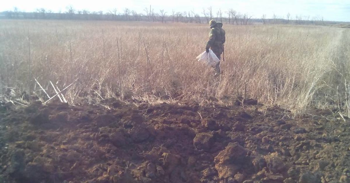 От Града остались воронки высотой с человеческий рост / © Фото Натальи Нагорной/ТСН
