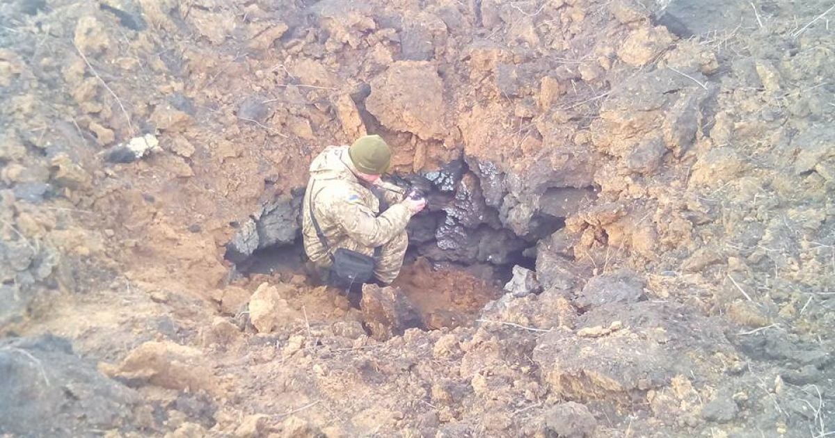 От Града остались воронки высотой с человеческий рост / © Фото Натальи Нагорной/ТСН