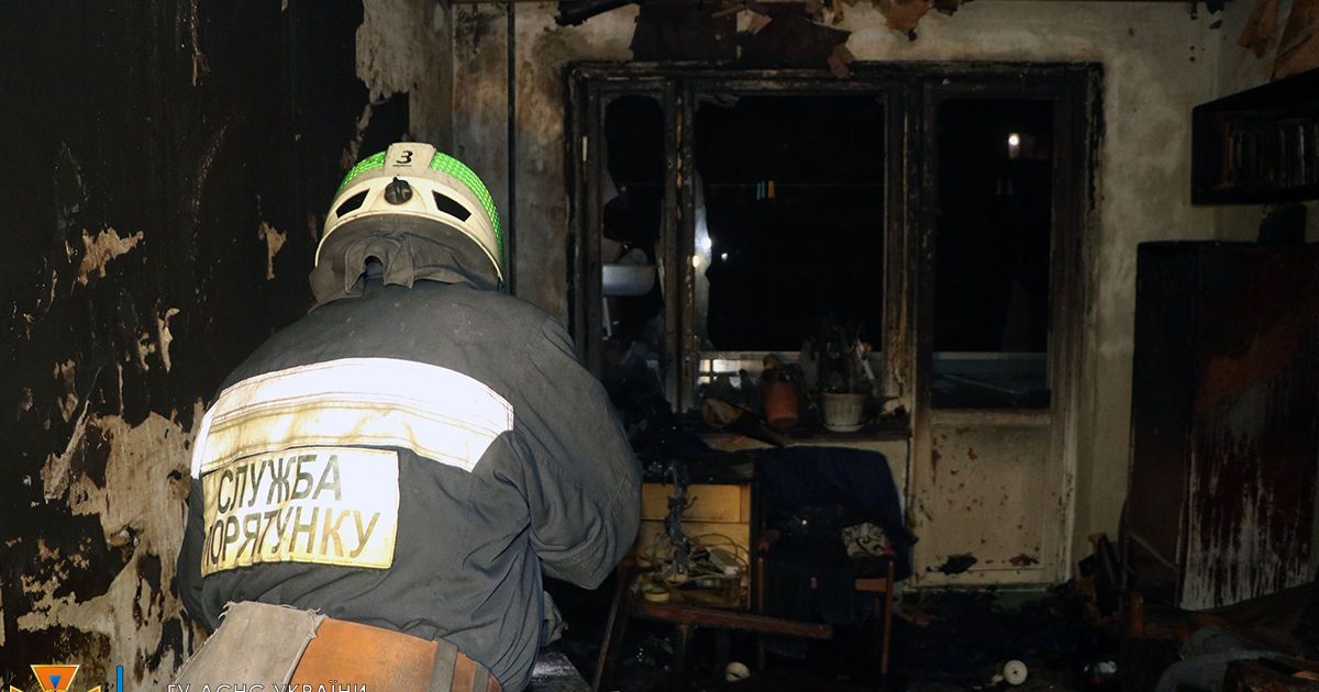 В Днепре произошел пожар в многоэтажке: огонь полностью уничтожил квартиру, пострадал мужчина