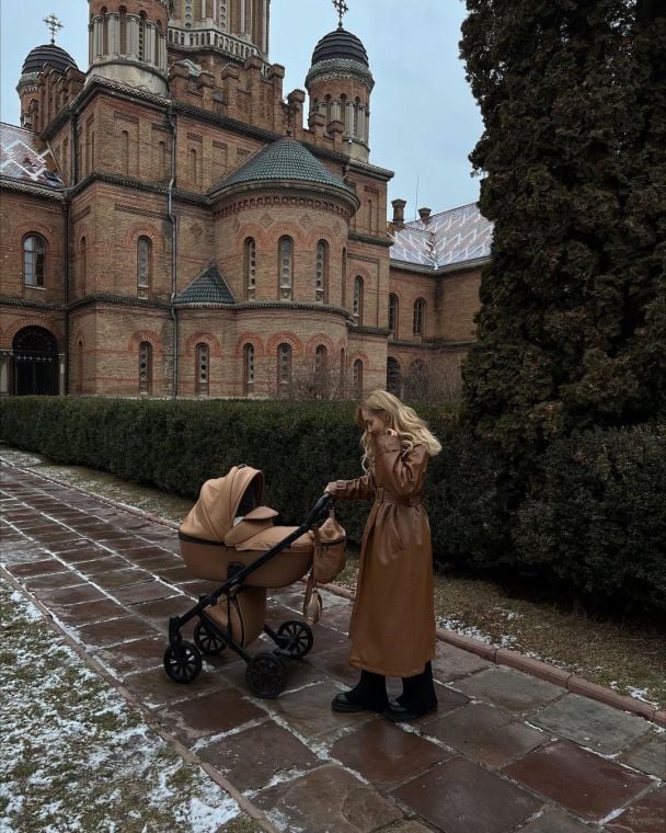 Даша Квиткова с сыном в Черновцах / © instagram.com/kvittkova