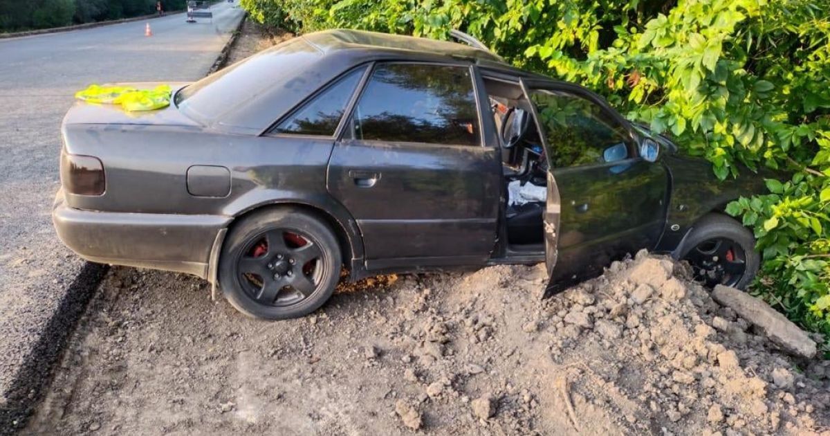 Во Львовской области 20-летний водитель Audi насмерть сбил мужчину, который ремонтировал дорогу: фото