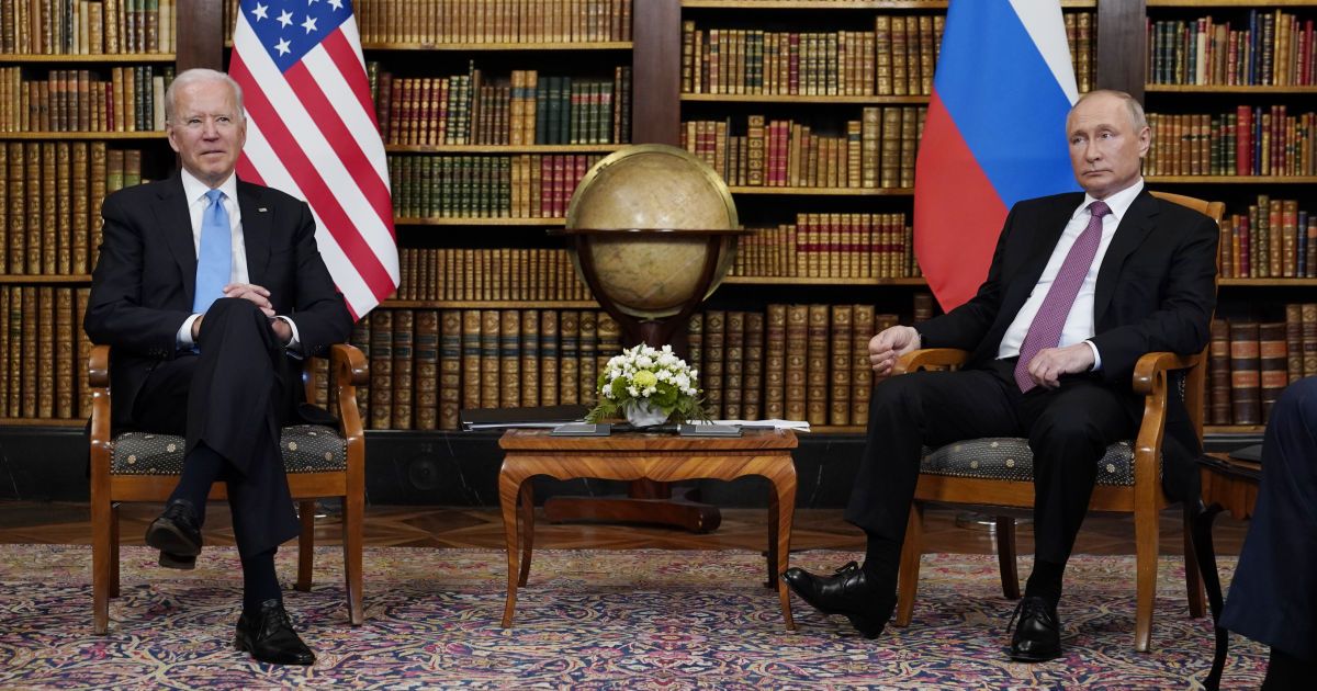 Байден обговорить із Путіним пересування військ РФ на кордоні з Україною - Білий дім
