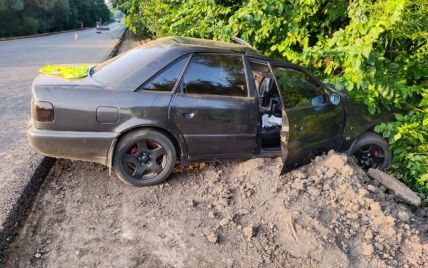 У Львівській області 20-річний водій Audi на смерть збив чоловіка, який ремонтував дорогу: фото