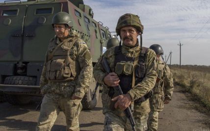 Бойовики на Донбасі стріляють з гранатометів та кулеметів