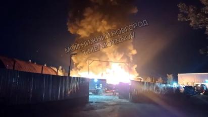 Десятки взрывов и огненные "грибы": в РФ – мощный пожар