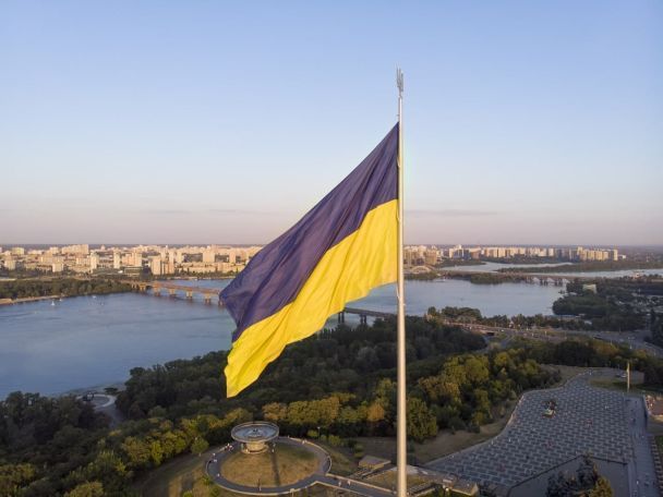 В Киеве снимут главный флаг Украины: какая причина