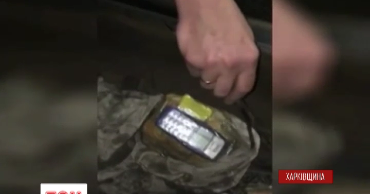 Диверсант успел заминировать пути двумя взрывными устройствами.