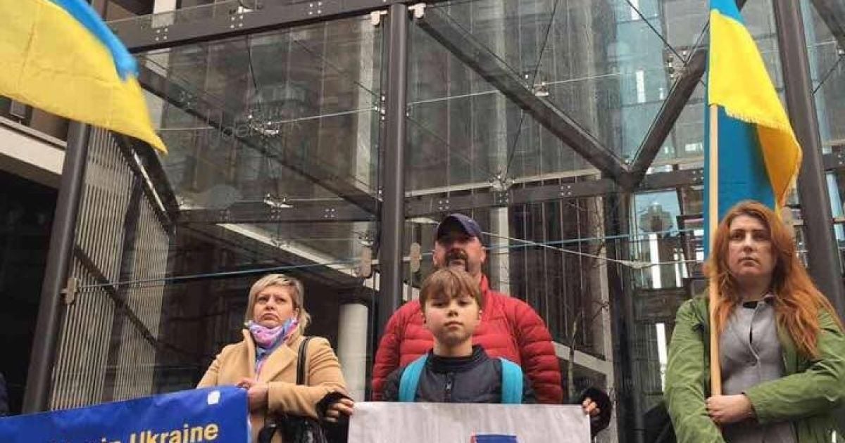 Мітинг під помешканням Ахметова у Лондоні_5 / © Facebook.com/london.maidan