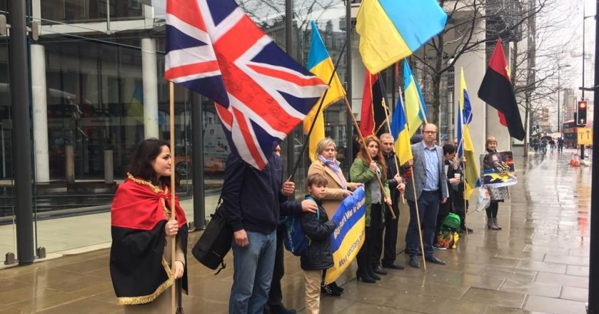 Мітинг під помешканням Ахметова у Лондоні_3 / © Facebook.com/london.maidan