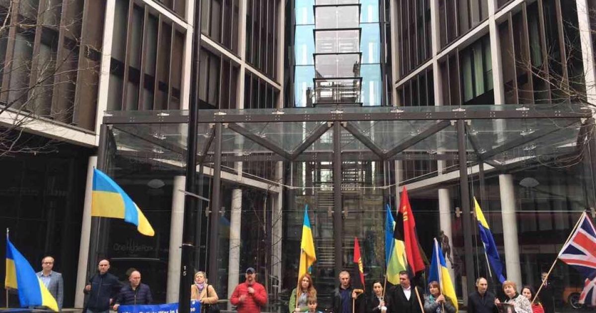 Мітинг під помешканням Ахметова у Лондоні_6 / © Facebook.com/london.maidan
