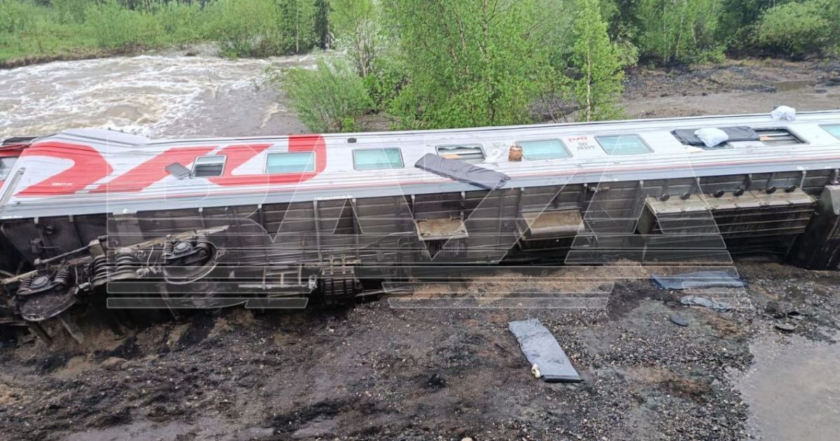 У РФ пасажирський потяг зійшов із рейок