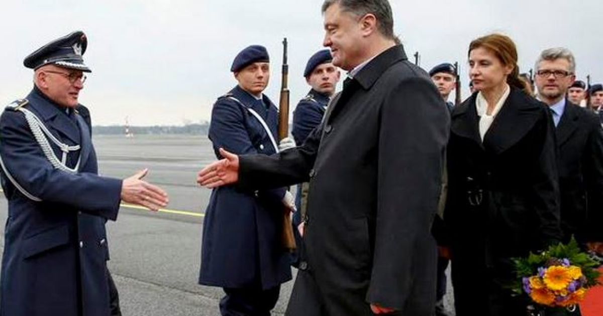 Перед началом своего рабочего визита Порошенко рассказал местным СМИ о состоянии выполнения Минских договоренностей.