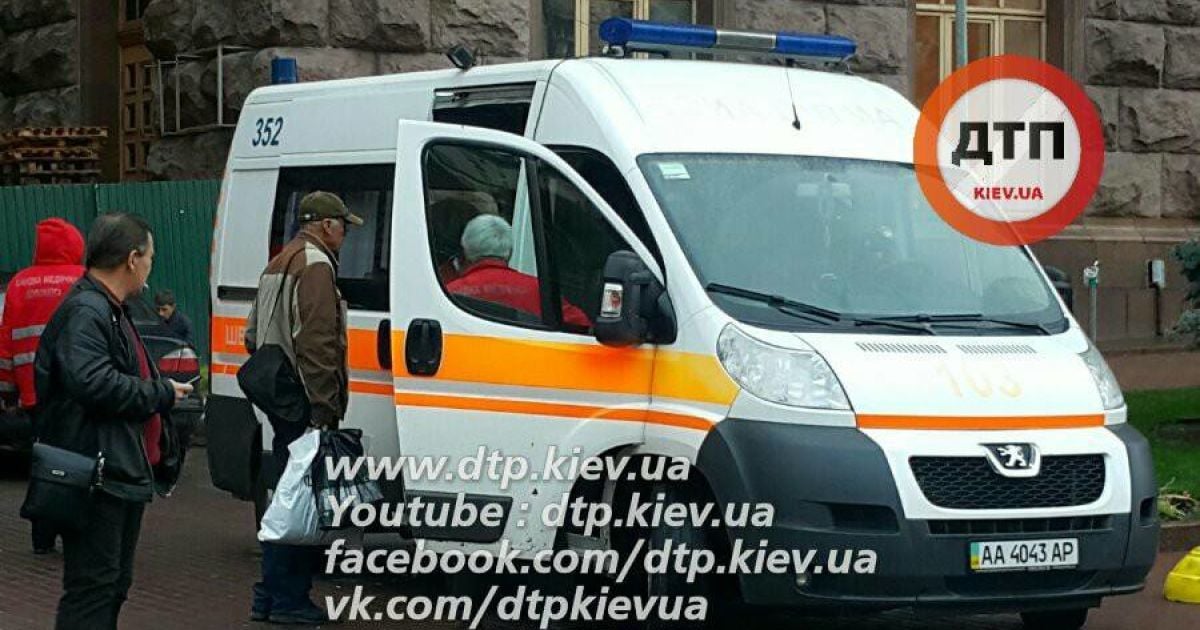 З будівлі КМДА зірвався робітник _13 / © facebook.com/dtp.kiev.ua