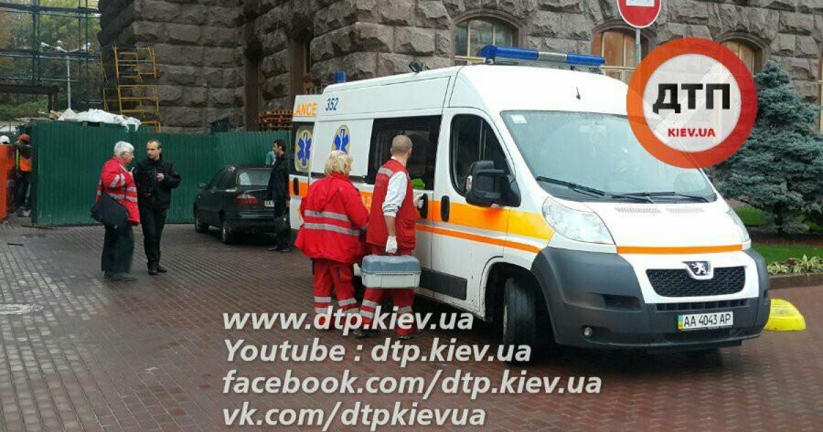 З будівлі КМДА зірвався робітник _10 / © facebook.com/dtp.kiev.ua