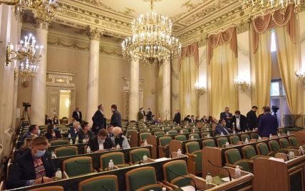 Депутаты заболели: во Львове перенесли заседание облсовета из-за вспышки COVID-19