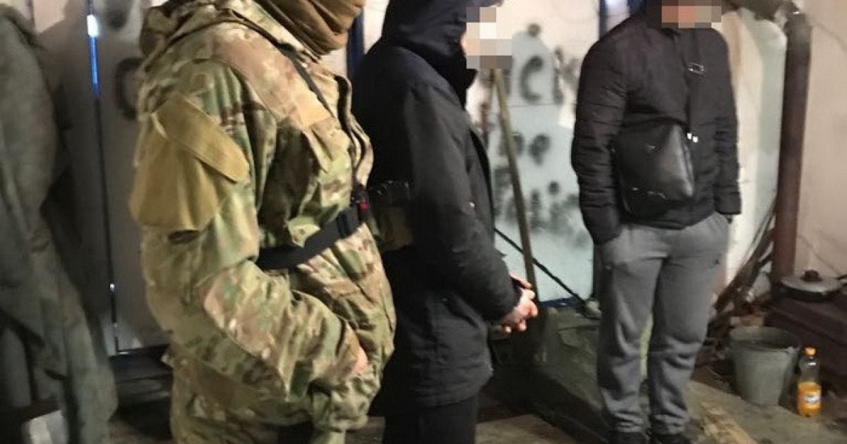 Во все тяжкие: на Сумщине задержали полицейского, который организовал передвижную нарколабораторию