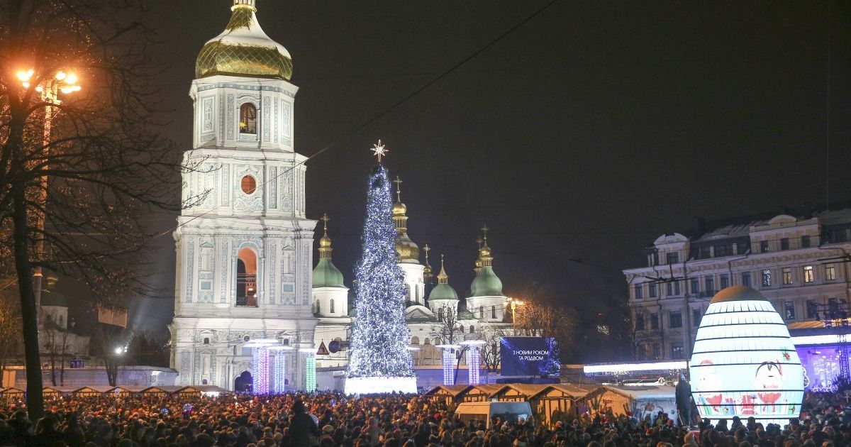 На Софийской площади будут транслировать пожелания на Новый год со всего мира: заказать поздравление может каждый