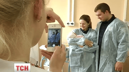 Породіллю із малям знайшли поліцейські у хащах і серед бруду