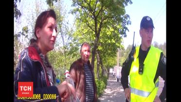 У Житомирі водійка почала розпивати горілку перед поліцейськими після ДТП