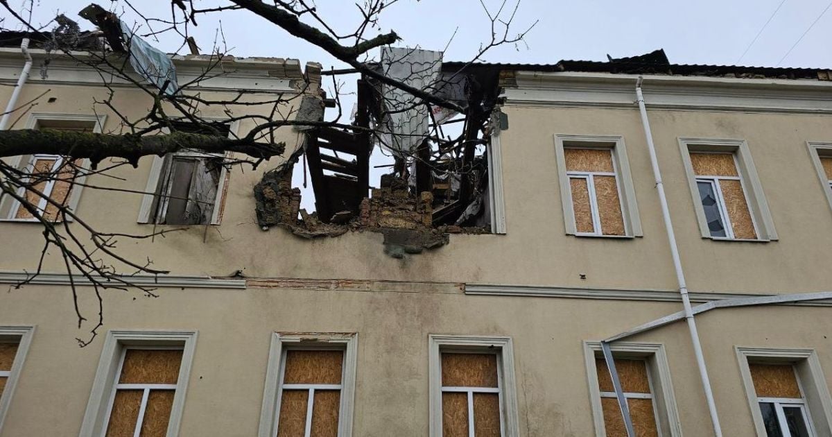Руйнування в Херсоні після обстрілу 12 грудня