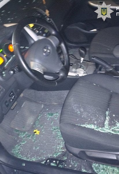 Розбита автівка підлітків