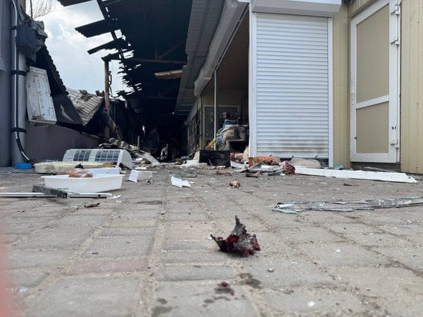 Последствия удара по рынку в Никополе / © Суспільне