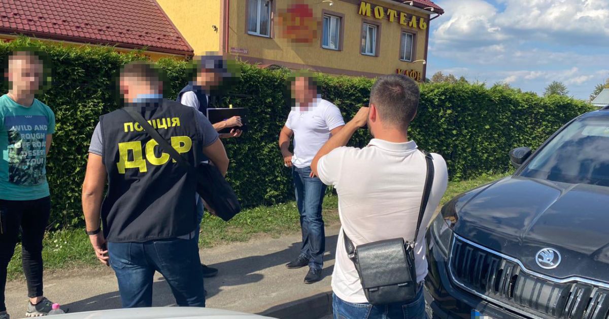 В Івано-Франківській області на хабарі затримали керівників семи лісгоспів