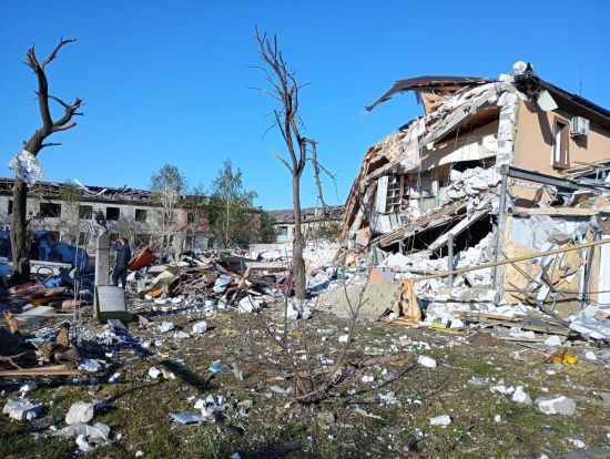 Росіяни вгатили по житловому будинку під Дніпром: загинула дитина