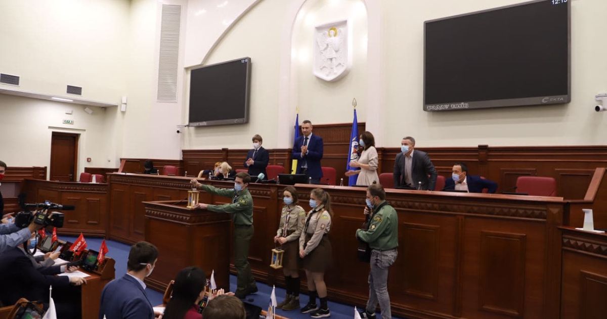 У Київраду принесли благодатний Вифлеємський вогонь / © КГГА