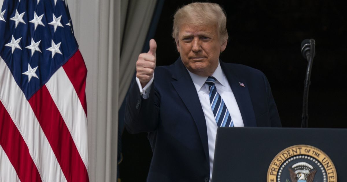 Більше не заразний: Трамп впевнений, що має імунітет від COVID-19