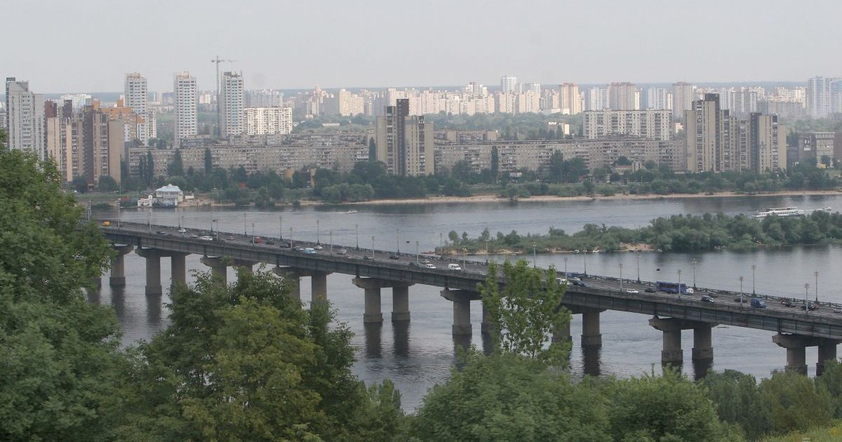 У Києві відновили рух мостами Метро і Патона: як працює транспорт