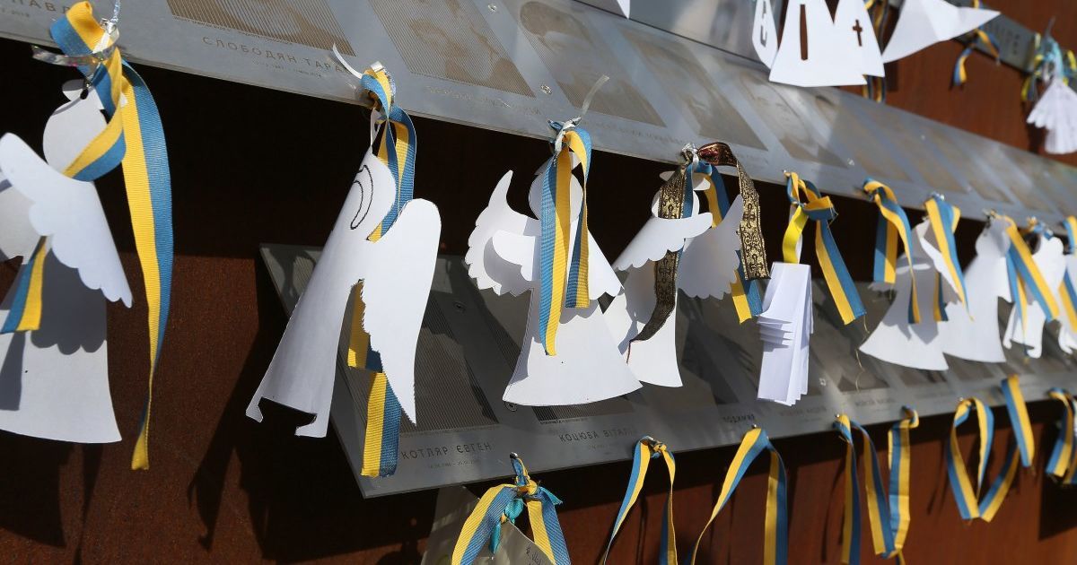 День Героїв Небесної Сотні, перший мобільний COVID-госпіталь, санкції проти Медведчука: головне на ТСН.ua за 20 лютого