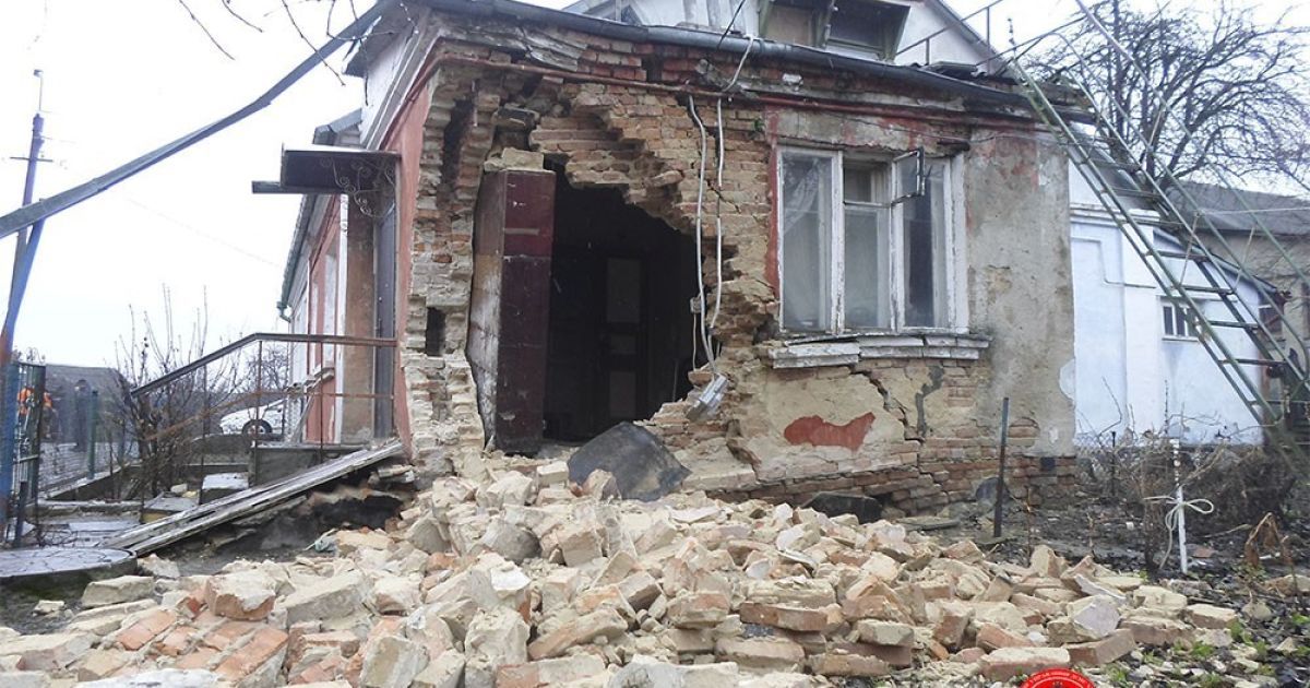 В Ровно обвалился жилой дом, в котором находились люди