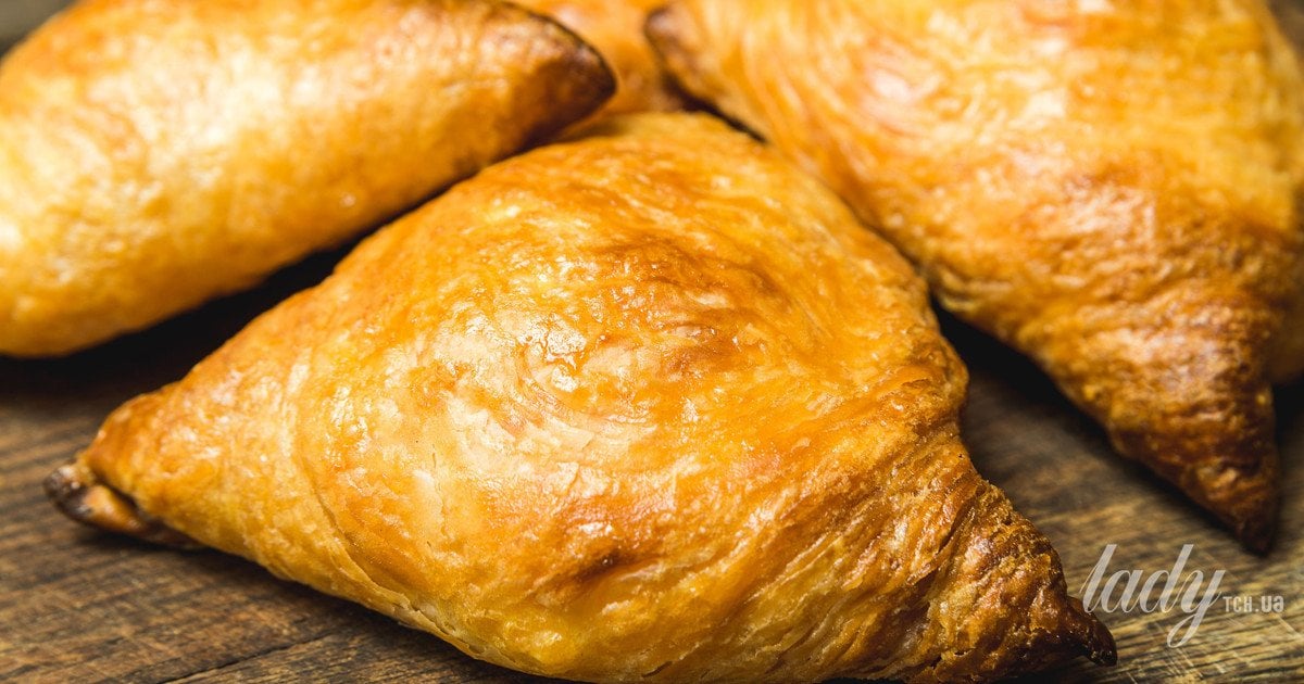 Листкові пиріжки з куркою та картоплею