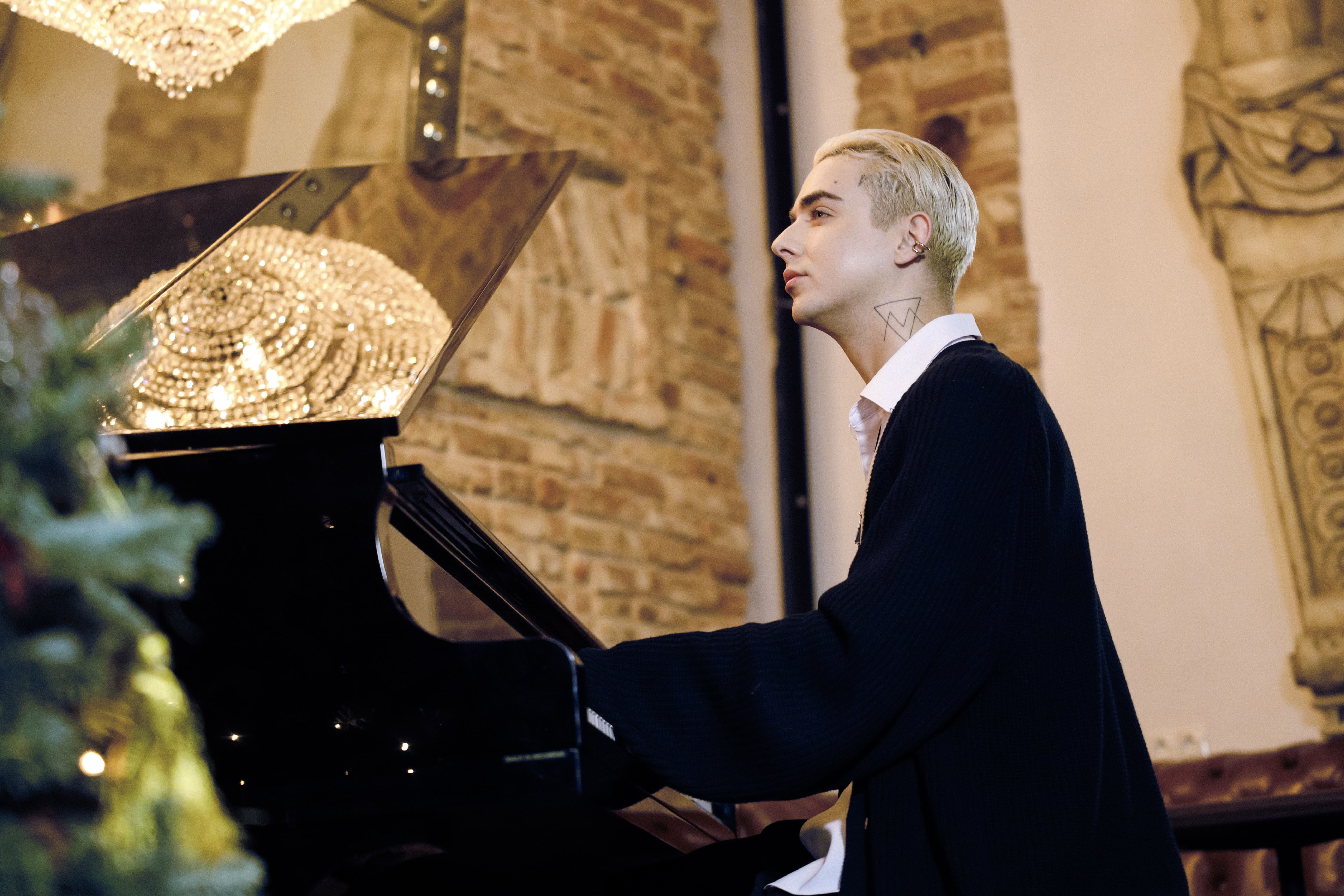 Кадр із нового кліпу MELOVIN / ©