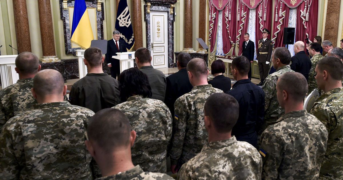 Петро Порошенко привітав військових з Днем Захисника _6 / © Сайт президента України