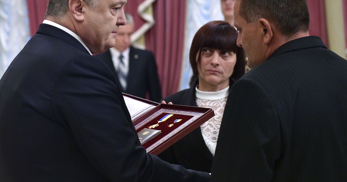 Петро Порошенко привітав військових з Днем Захисника _8 / © Сайт президента України