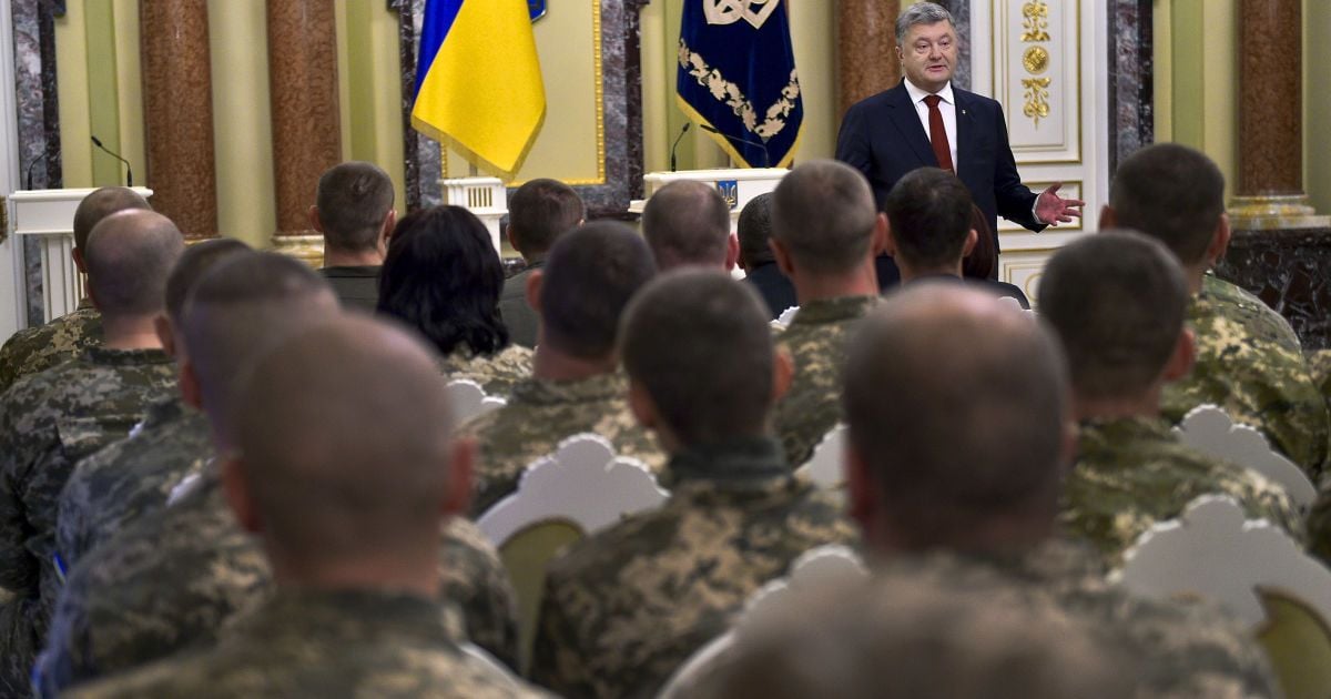 Петро Порошенко привітав військових з Днем Захисника _14 / © Сайт президента України