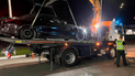 Черный BMW забирает эвакуатор