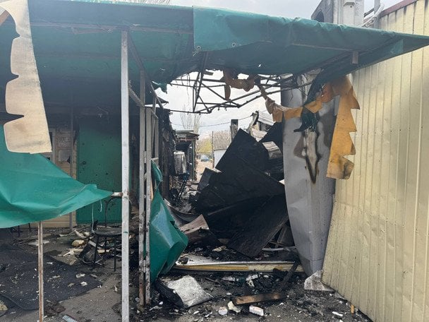 Последствия удара по рынку в Никополе / © Суспільне