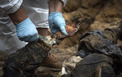 Відсутні кінцівки, геніталії і мотузки на шиї: скількох людей і якої статі ексгумували на кладовищі в Ізюмі