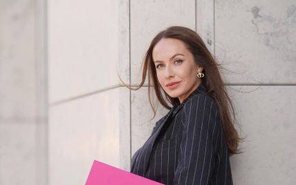 Дружина Володимира Остапчука у сексі-піжамці зізналася, куди переїхала з України